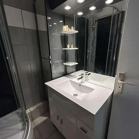 Apartamento Avec Piscine, Terrasse Et Climatisation - 5 Couchages - Grau-du-roi - Fr-1-250-290 *